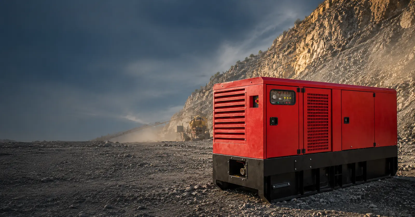 Compressor portátil Chicago Pneumatic em pedreira de mineração, usado para operação com ar comprimido em ambiente industrial pesado.